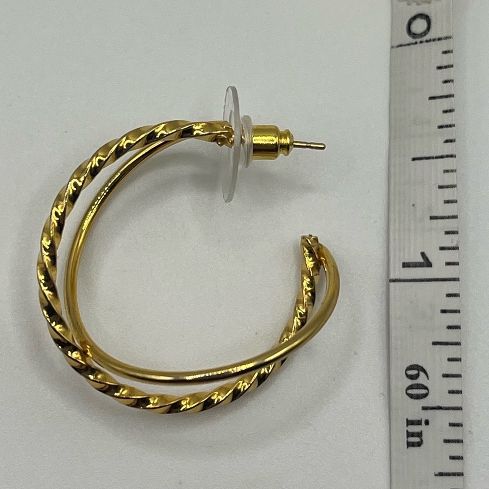 ✨ Gold-Tone Criss-Cross Hoop Earrings ✨ - Picture 2 of 4